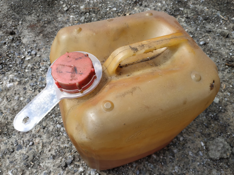 "Extrim" gas can opener (with handle)