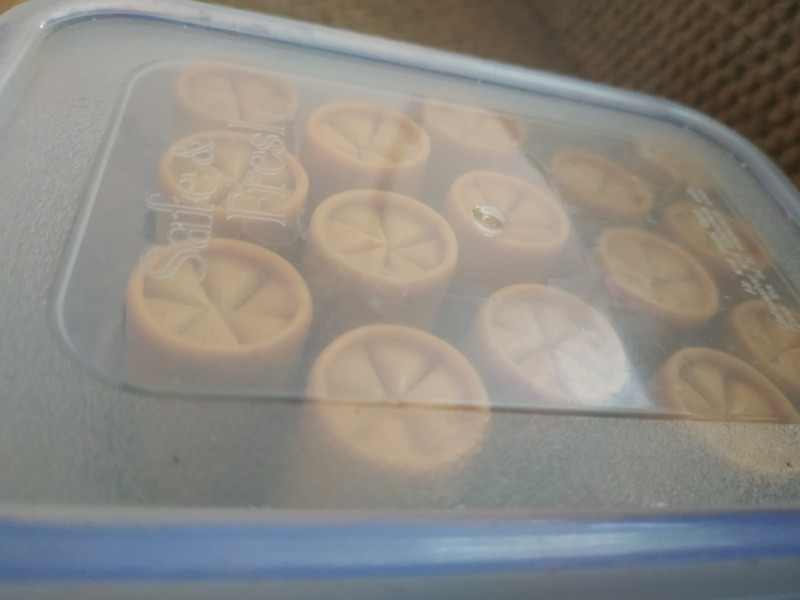 Mesh insert for flexible packaging smooth-bore cartridges