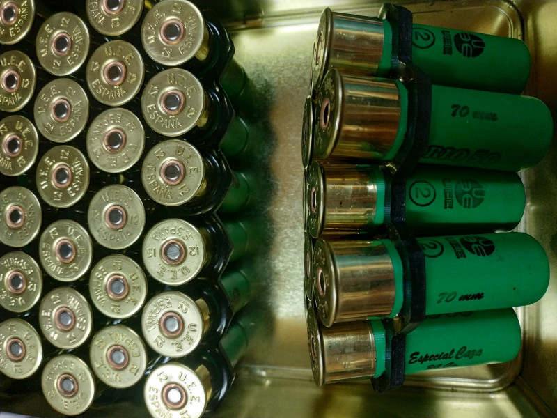 Mesh insert for flexible packaging smooth-bore cartridges