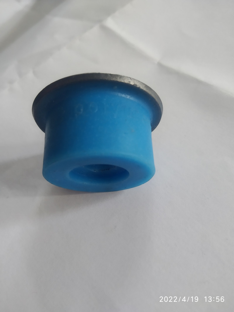 Stabilizer strut lower bushing, rear suspension