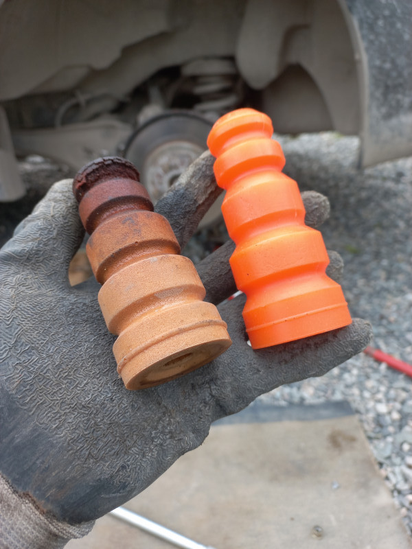 Rear shock absorber bump stop