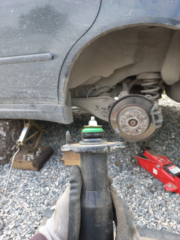 Shock absorber upper bushing, rear suspension