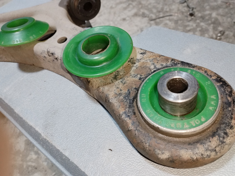 Control arm rear silent block, front suspension (sectional)