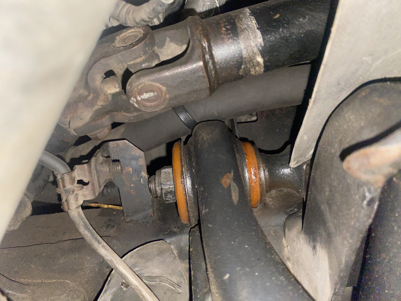 Upper control arm silent blocks set, front suspension (2 pcs.).