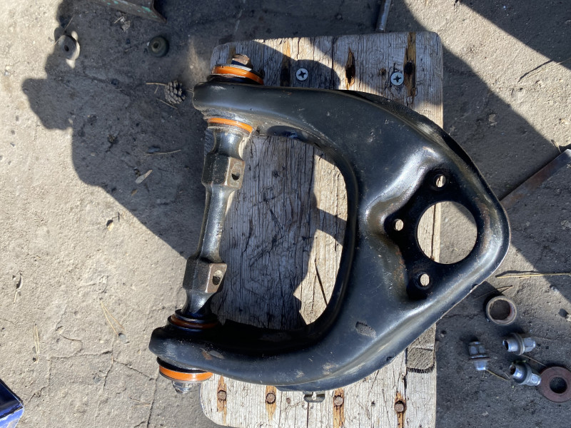Upper control arm silent blocks set, front suspension (2 pcs.).